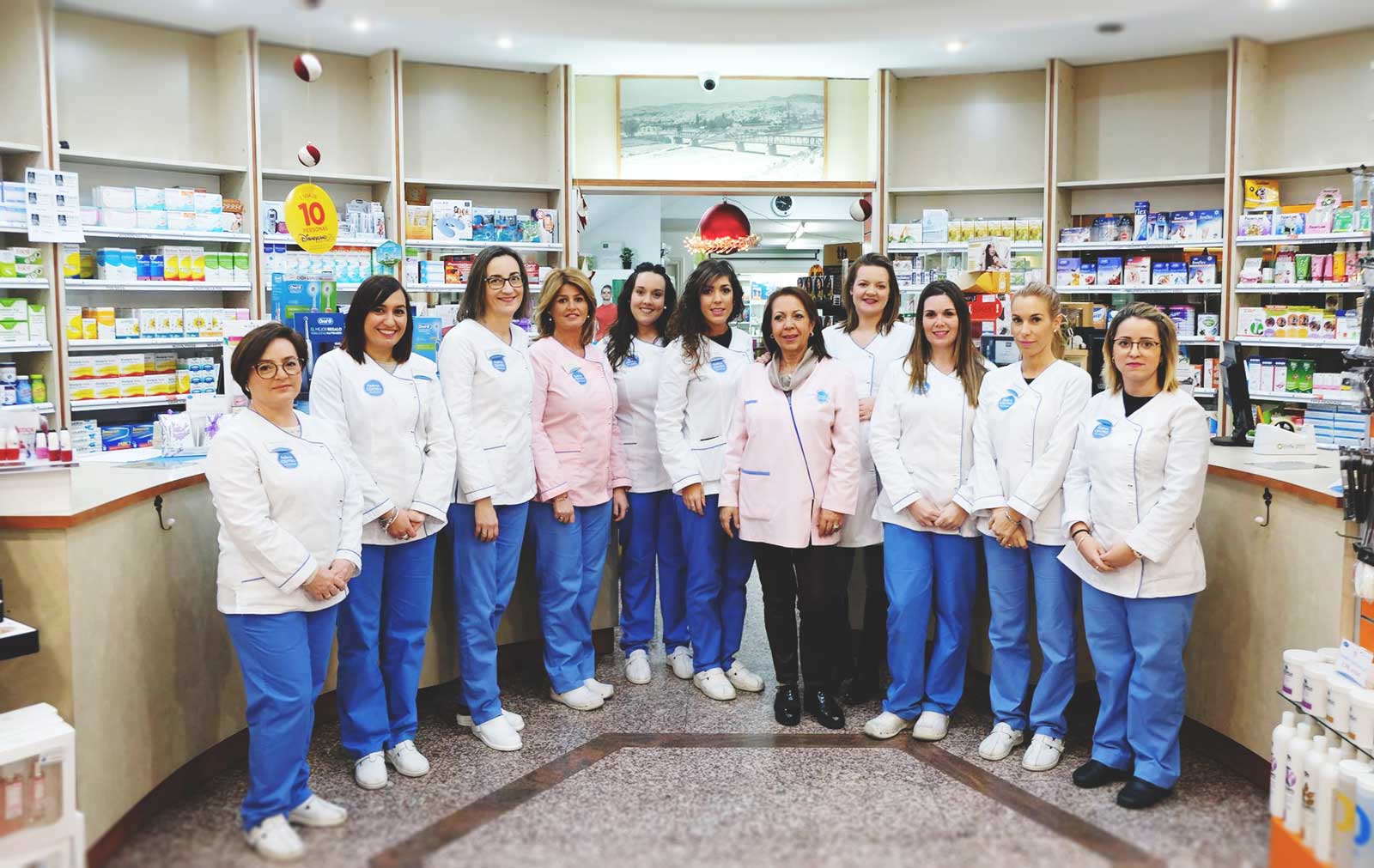 Farmacia Centro Ruiz Collado con todos sus trabajadores